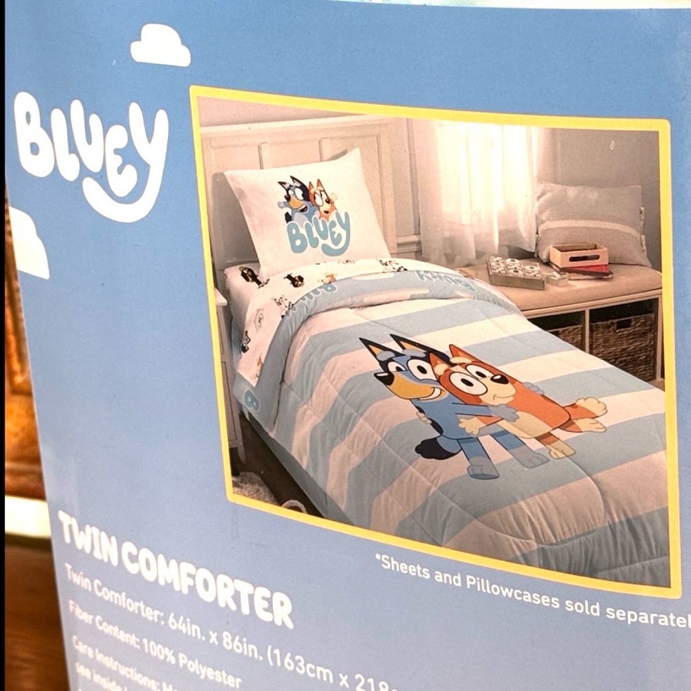 Bluey Twin Comforter. 64in x 86 in. In a storage bag with handle.